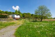 Einfamilienhaus mit großem Grundstück und Nebengebäuden