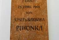 Komplett hofseitg ausgerichtete Stilaltbauwohnung im Jugendstiljuwel Schottenfelder Hof | Blick in den grünen Innenhof | Ideal auch zur WG-Nutzung