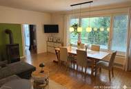 TEILUNTERKELLERTER BUNGALOW MIT POOL UND SCHÖNEM GRÜNBLICK