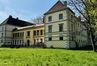 Prunkvolles Schloß mit Park und Schloßteich