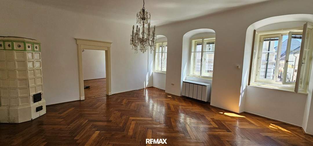 "Jetzt Preisreduzierung!" Wohnen und/oder arbeiten in großzügiger-teilsanierter 4 Zimmer-Altbau-Wohnung an der Linzer Herrenstraße