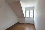 Sanierungsbedürftige DG-Wohnung mit Potential (bis 215m²) - Nähe U3 und U4