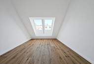 Süd-Terrasse | ERSTBEZUG DG-Wohnung mit 3 Zimmern | über 3m Raumhöhe | Klima &amp; Luftwärmepumpe | Tiefgaragenplatz