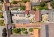 Optimal für drei bis vier Familien – mit weitläufigem Gemeinschaftsgarten zur gemeinsamen Nutzung.