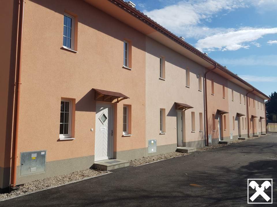 SOFORT EINZIEHEN UND WOHLFÜHLEN - MASSIVE UND HOCHWERTIGE BAUWEISE MIT HOHER LEBENSQUALITÄT AM LAND