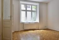 Hofseitiger 2-Zimmer-Altbau mit Balkonoption!