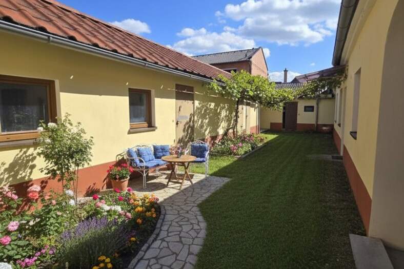 Wohnen, Arbeiten, Genießen – vielseitiges Zuhause in Vierkanthof-Struktur mit begrüntem Innenhof, Haus-kauf, 129.000,€, 2051 Hollabrunn