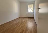 Sie suchen Ruhe und grüne Idylle gepaart mit 1A-Infrastruktur? Wir haben das Richtige für Sie! Tolle Wohnung in traumhafter Lage! Komplett saniert, wie Erstbezug, sofort verfügbar!