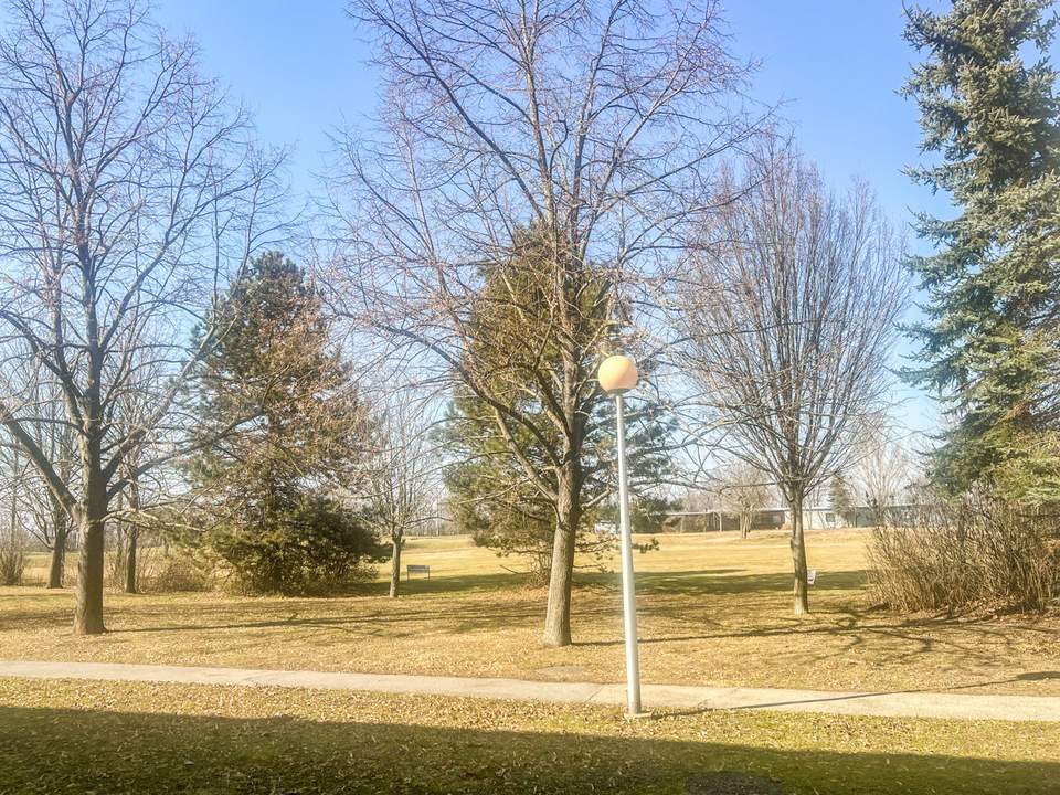 Schöne Wohnung in Grünruhelage mit Eigengarten