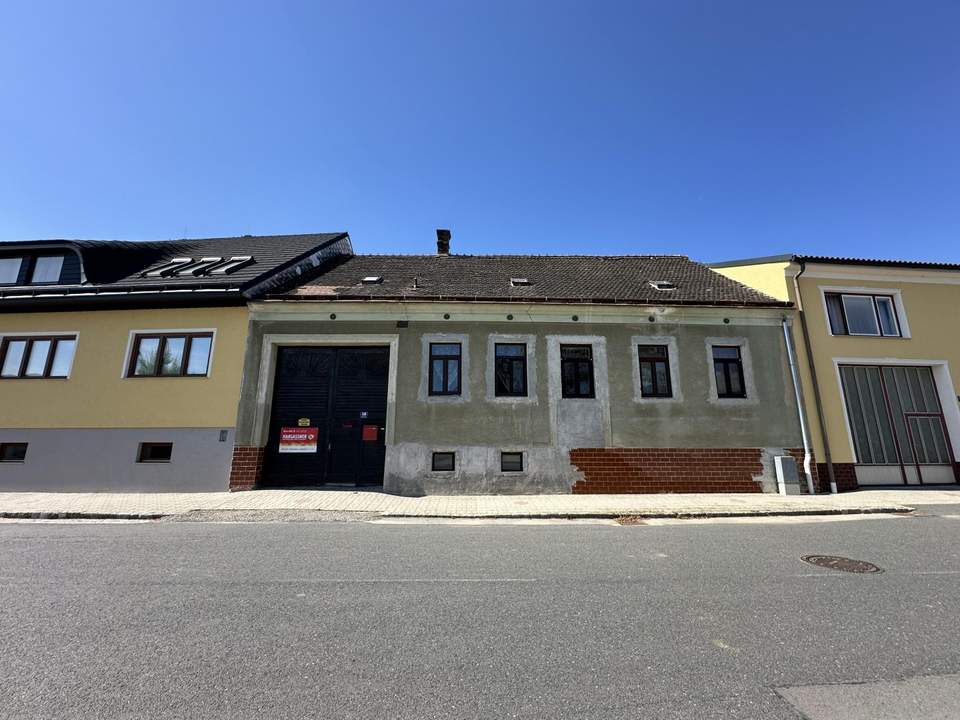 "Einfamilienhaus mit großem Grundstück in Schrattenberg"