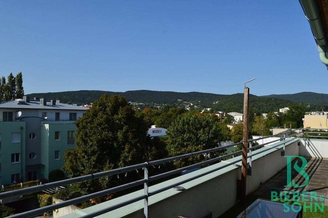 Große Dachterrasse! Lichtdurchflutete, elegante 3-Zimmer Dachgeschoßwohnung mit Garage!