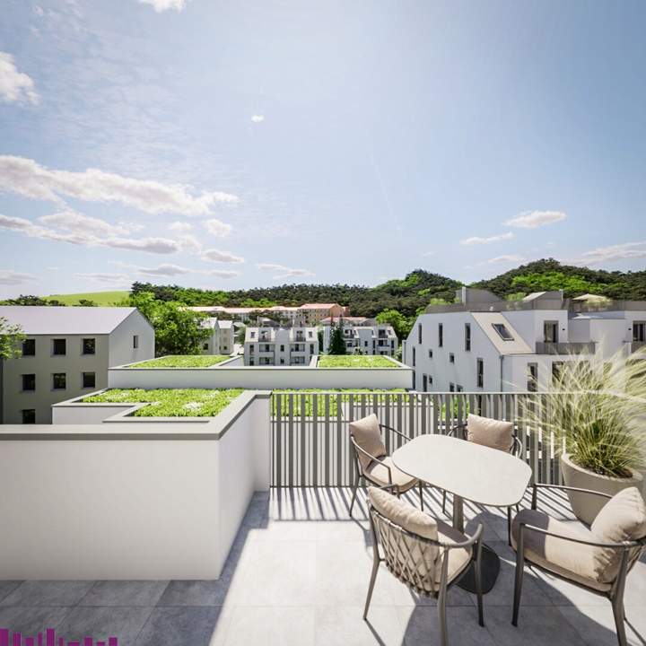 Abkühlen im hauseigenen Pool .... Ihre Traumwohnung mit Terrasse oder Garten und Fernblick Nähe Maurer Wald PROVISIONSFREI !!