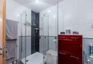 Großzügige Dachgeschoßwohnung mit 5 Zimmern, traumhafte Dachterrasse und Loggia.