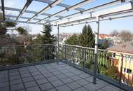 Freifläche auf zwei Terrassen mit Schönbrunnblick und Blick auf Steinhofkirche: neu sanierte und klimatisierte 2-Zimmer-Wohnung!