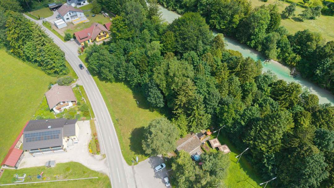 Baugrund mit Wald und direktem Zugang zum schönen Almfluss!