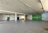 Exklusiver und freistehender Firmenstandort mit Büro, Lager und Stellplätzen zu mieten.