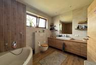 Großzügiges &amp; exklusives Familienhaus auf einer Ebene mit Garten und Nebengebäude