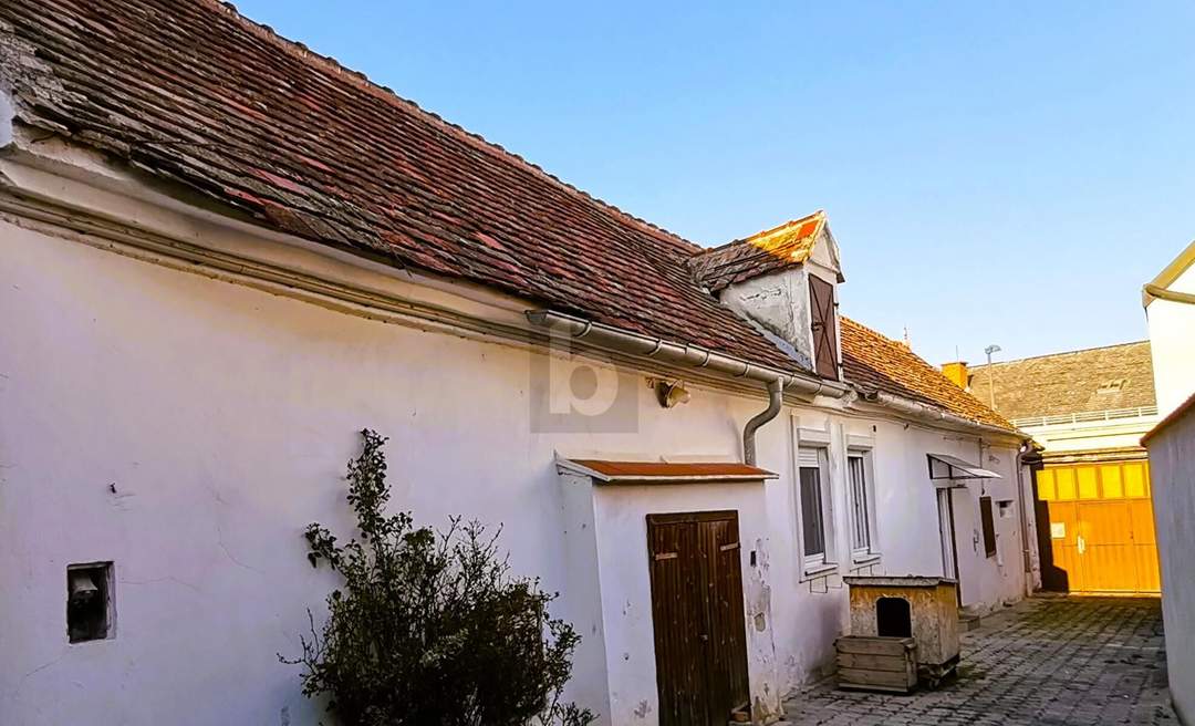 TRADITIONELLER STRECKHOF MIT GARTEN, SCHEUNE UND ZWEITER ZUFAHRT - BAURESERVE