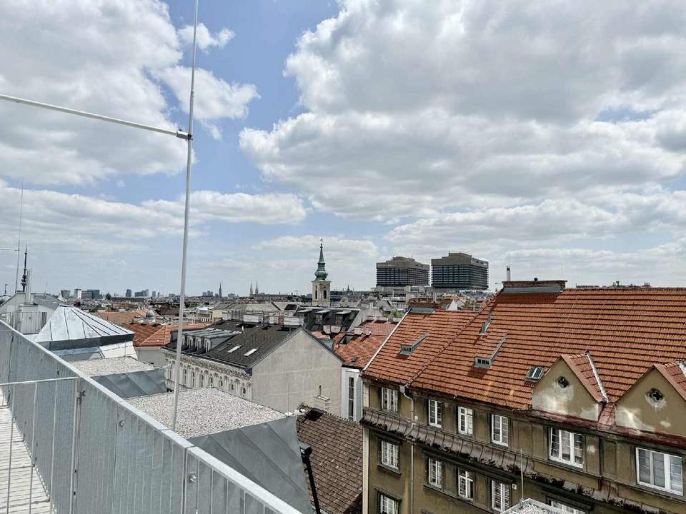Eleganz trifft Lage – Neubau-Dachgeschosswohnung in Toplage