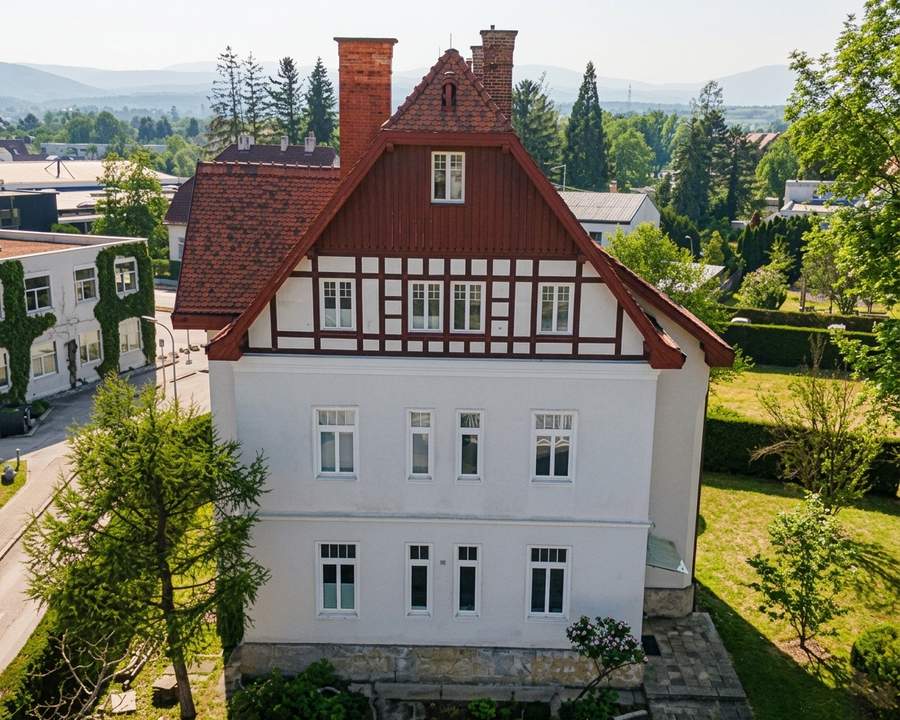 Perfekt für Praxis oder Kanzlei: Moderne Stadtvilla mit Lift, Garten & Top-Lage