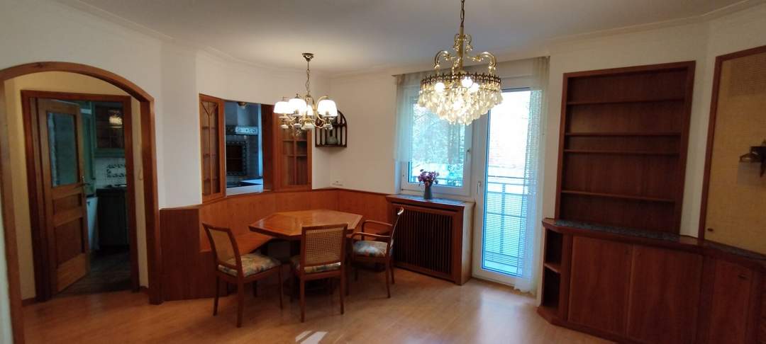 Sehr gepflegte, teilmöblierte 3- Zimmer Balkonwohnung in ruhiger Wohnlage des 23.Bezirks !