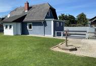 Tolles Mietwohnhaus mit Nebengebäude und Gartenhütte samt Sitzlaube an einer Sackgasse.