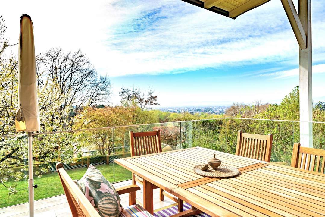 Exklusives Wohnhaus mit Pool in begehrter Aussichtslage