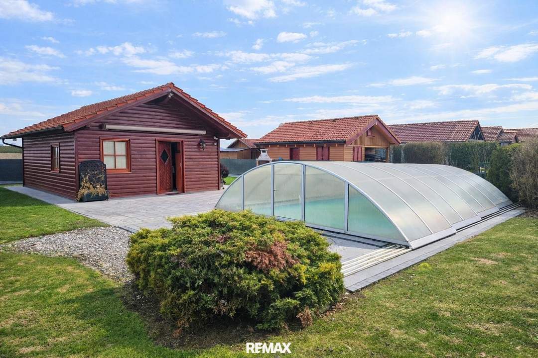 Schönes Kleingartenhaus auf Eigengrund mit Pool
