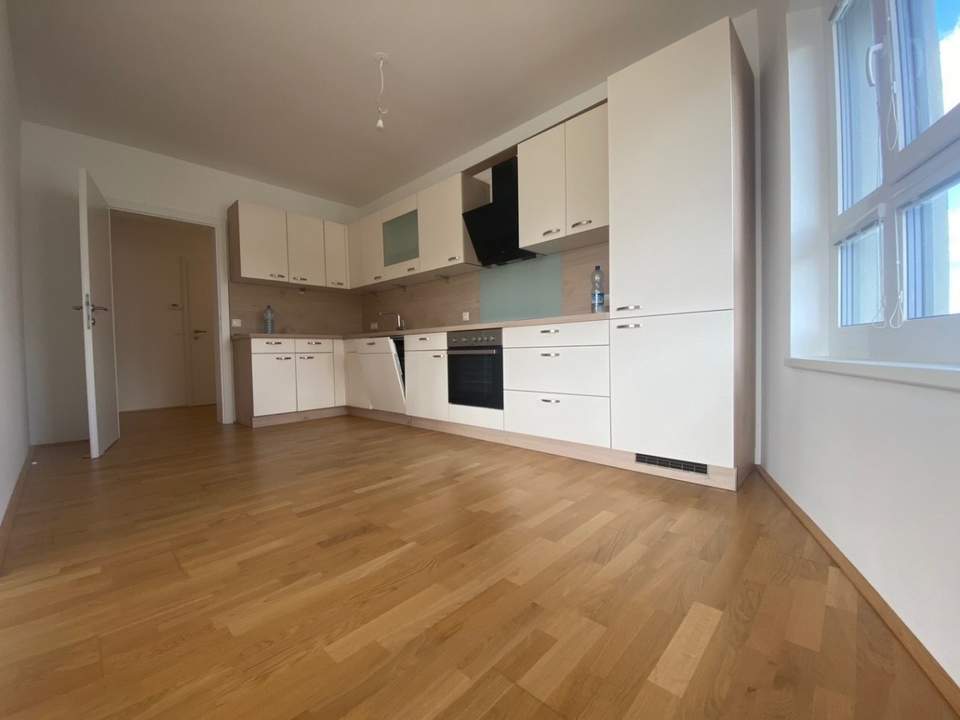 NEU ++ VIER Zimmer mit TERRASSE und GARAGENPLATZ