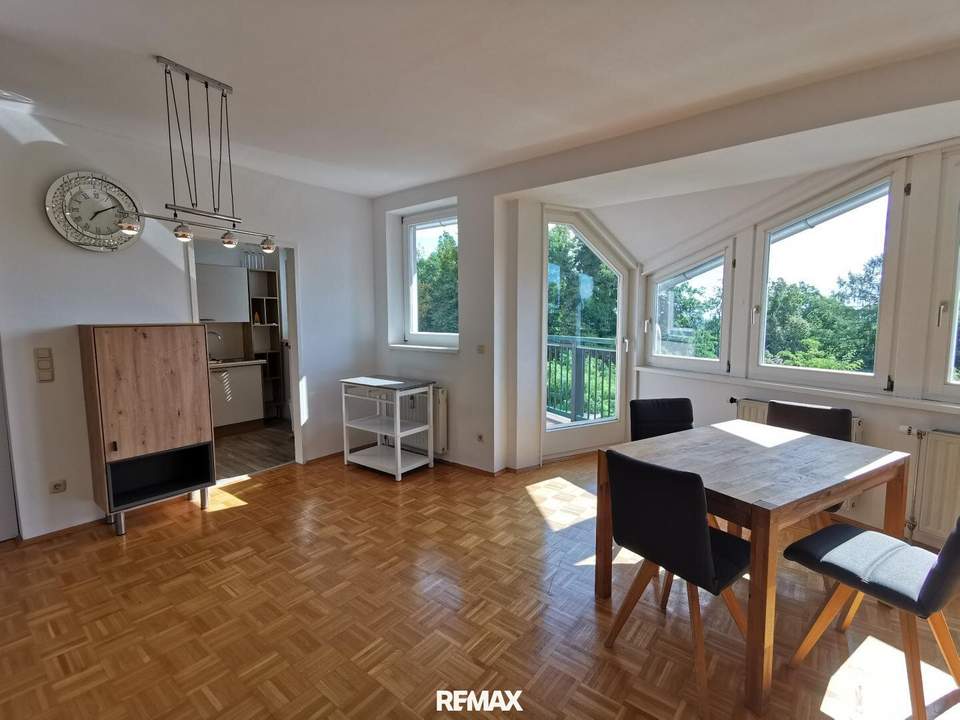 Charmante 2-Zimmer-Wohnung mit Balkon im Grünen