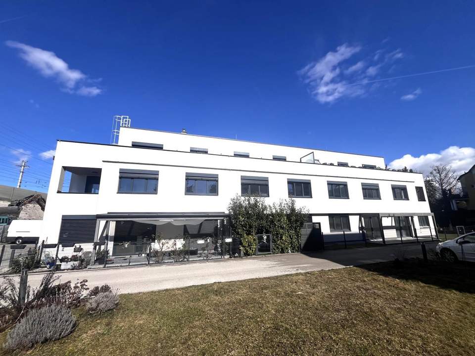 "Wohnung mit Balkon und Parkplatz"