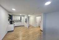 AB 2026! 2 Zimmer- Gartenwohnung neben De la Salle Schule! Schwimmbad und Weinkeller im Haus!