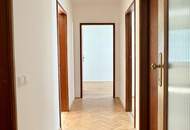 PARADIESISCH VIEL PLATZ FÜR FAMILIEN ODER STUDIERENDE - 5-ZIMMER-WOHNUNG MIT GROSSER LOGGIA