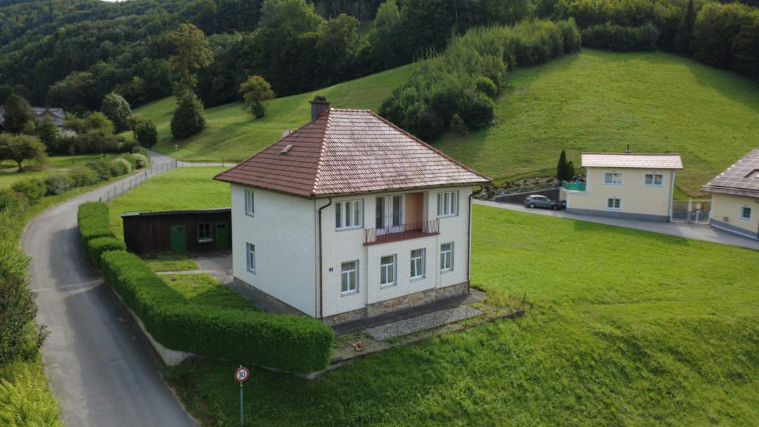 Einfamilienhaus mit großem Grundstück in idyllischer Ruhelage