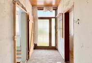 Ehemaliges Bauernhaus mit Nebengebäuden