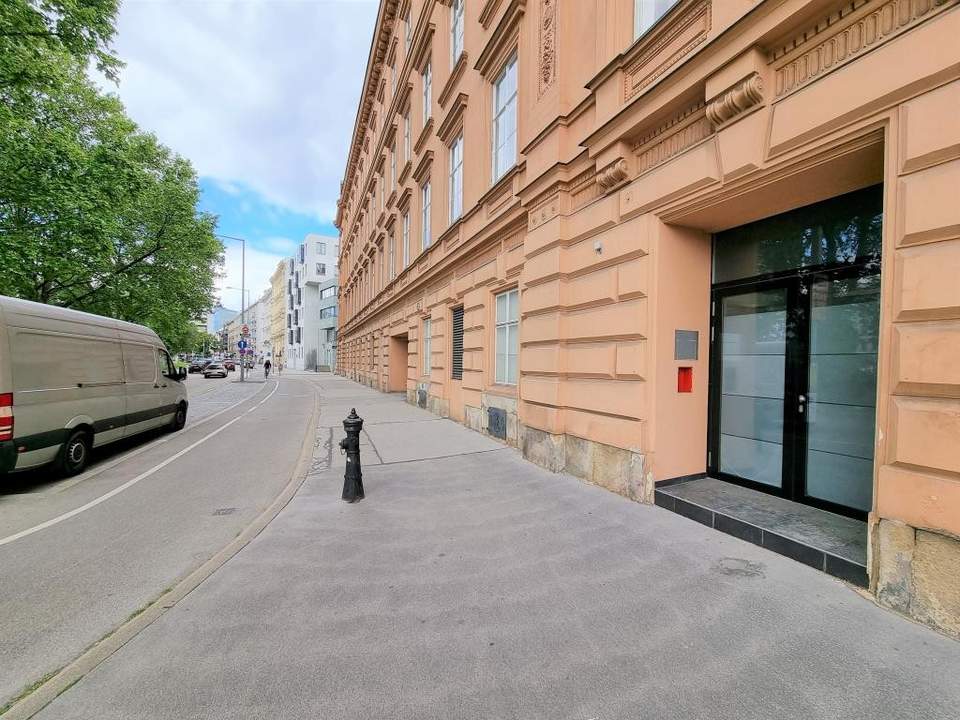 Büro und Ecklokal an der unteren Donaustraße