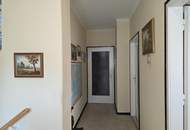 "Haus Emma - mit "Schirm, Charme &amp; Melone"