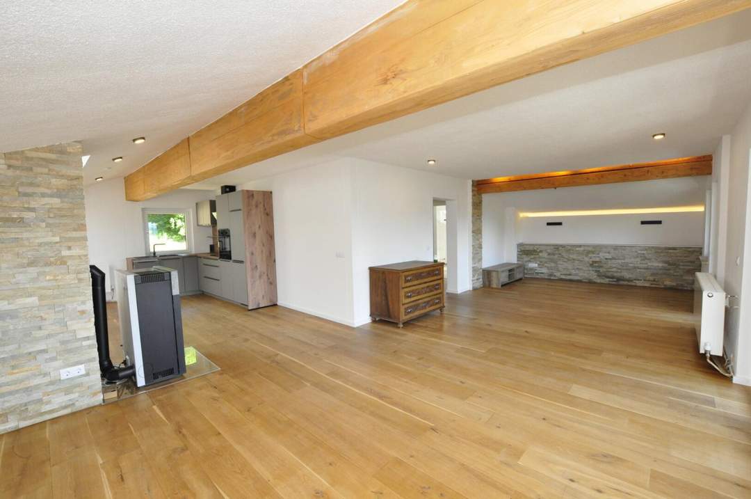 Kronberg: Zweitwohnsitztauglich! Herrliche Dachgeschoßwohnung mit Weitblick und weiteren Gestaltungsoptionen!