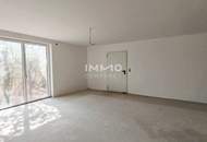 Attraktiver Firmenstandort: Büro/Haus und 1,516 m2 Halle/Lager zu mieten