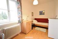 Voll möblierte Wohnung mit 3 Schlafzimmern, Küche und Parkplatz in zentraler Lage! WG tauglich!