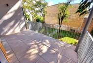 Ein Altbau, der verzaubert! Umfangreich und hochwertig sanierte Wohnschönheit mit großem Balkon und effizienter Erdwärme! Viel Privatsphäre + Viel Raum + Viel Grün!