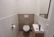 ERSTBEZUG: 4-Zimmer-DG-Wohnung mit West-Balkon und Carport