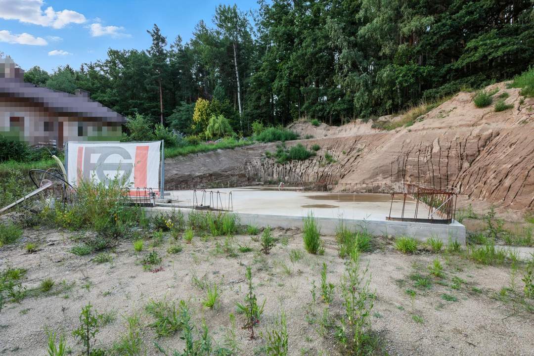 Baugrundstück mit Baubewilligung und Einreichplan für Einfamilienhaus, Garage und PKW Stellplatz