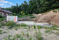 Baugrundstück mit Baubewilligung und Einreichplan für Einfamilienhaus, Garage und PKW Stellplatz