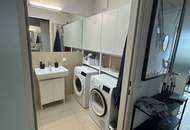 Super-schicke, hochwertige DG-Wohnung mit Balkon und Klimaanlage!