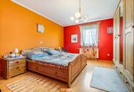 Vielseitige Liegenschaft mit zwei Wohnhäusern, Wirtschaftsgebäuden, Nutzflächen und Wald