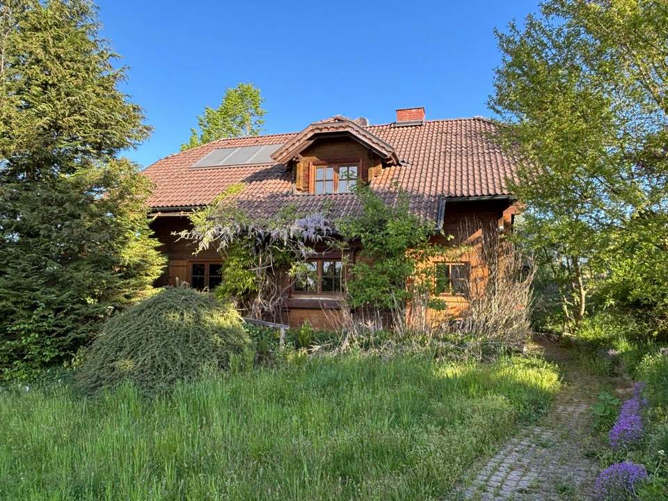 Charmantes Holzblockhaus (Wunsch-Haus) in idyllischer Natur- und Aussichtslage in Bubing