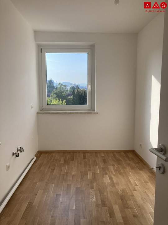 Frisch sanierte &amp; lichtdurchflutete 84m²-Wohnung im 4.Stockwerk mit Aufzug in Steyr Münichholz überzeugt mit bester Aussicht und verspricht eine perfekte Infrastruktur - BEZUGSFERTIG!