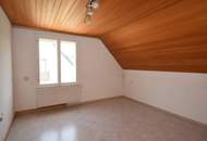 Renovierungsbedürftiges Wohnhaus mit sonnigem Garten