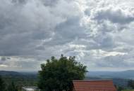 OPEN HOUSE am 25.10.! Traumhafte Aussicht trifft vielseitiges Wohnen - Mehrfamilienhaus in Pöllauberg!